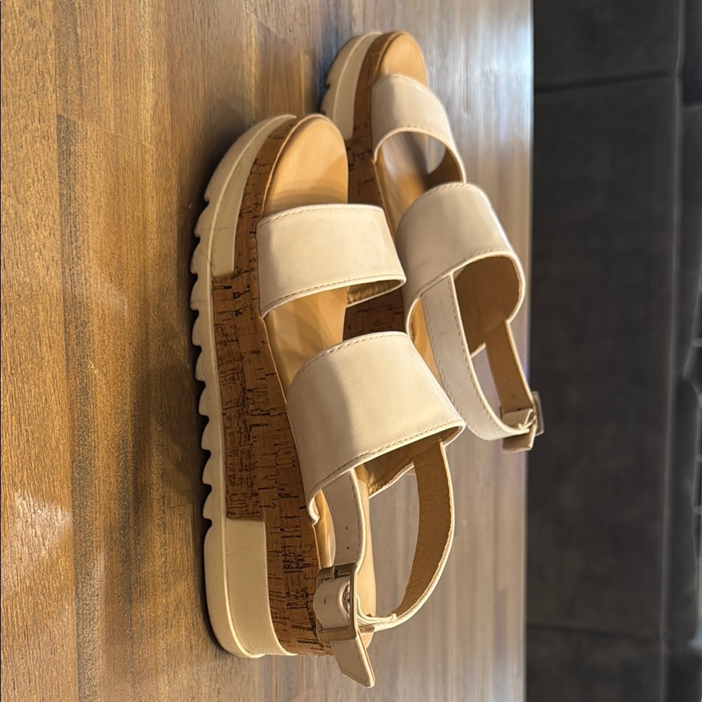 Sandals - Picture 3 of 4